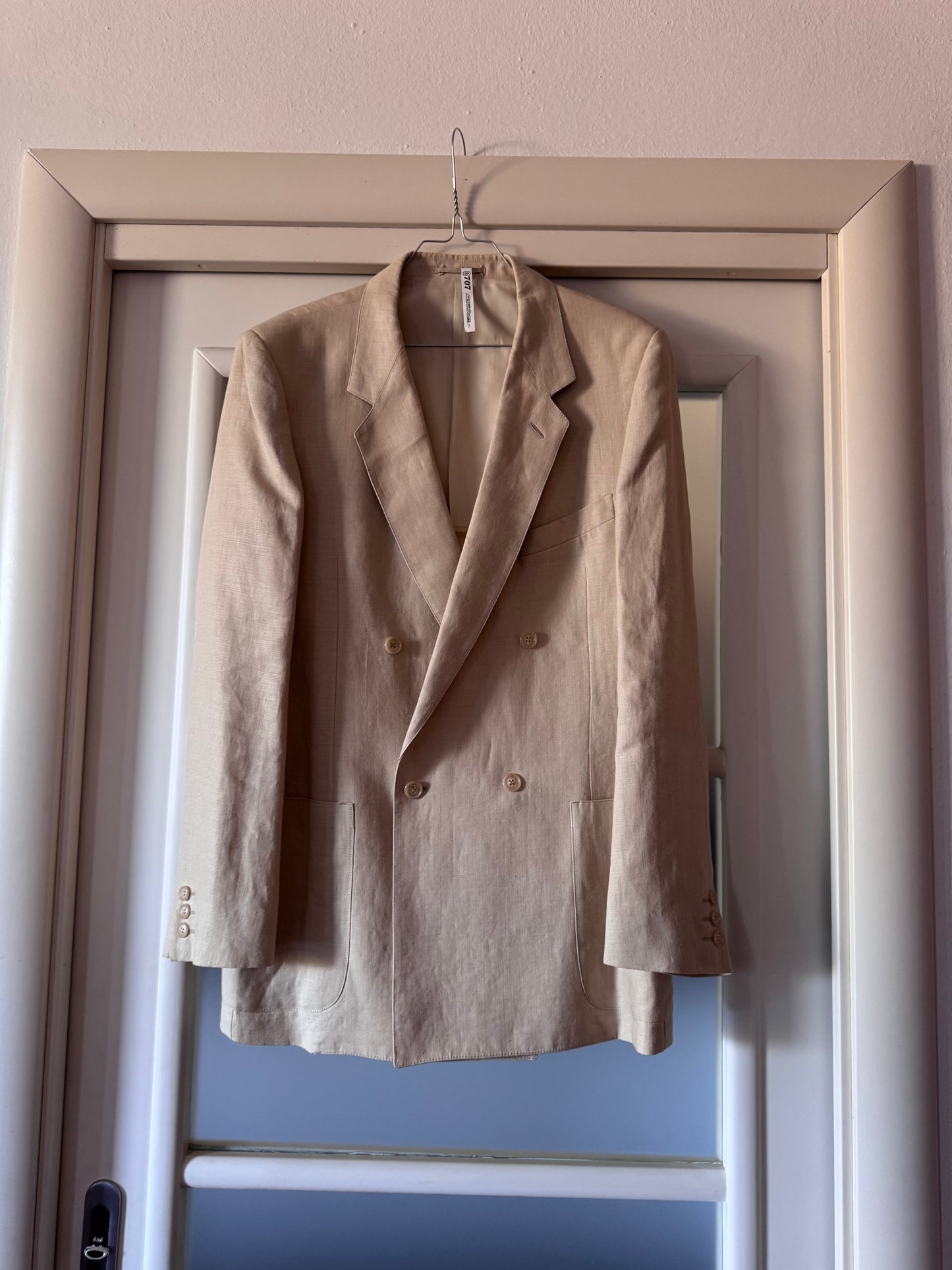 The perfect linen blazer