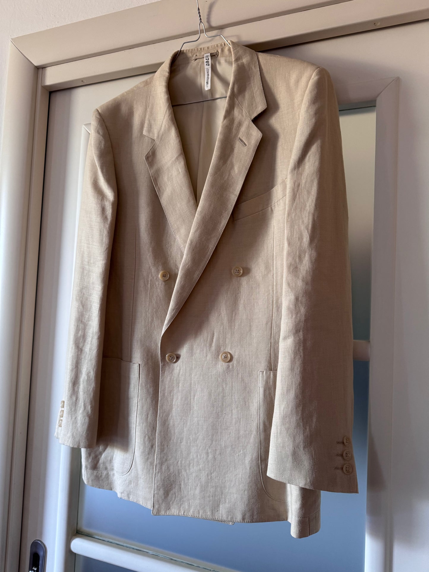 The perfect linen blazer