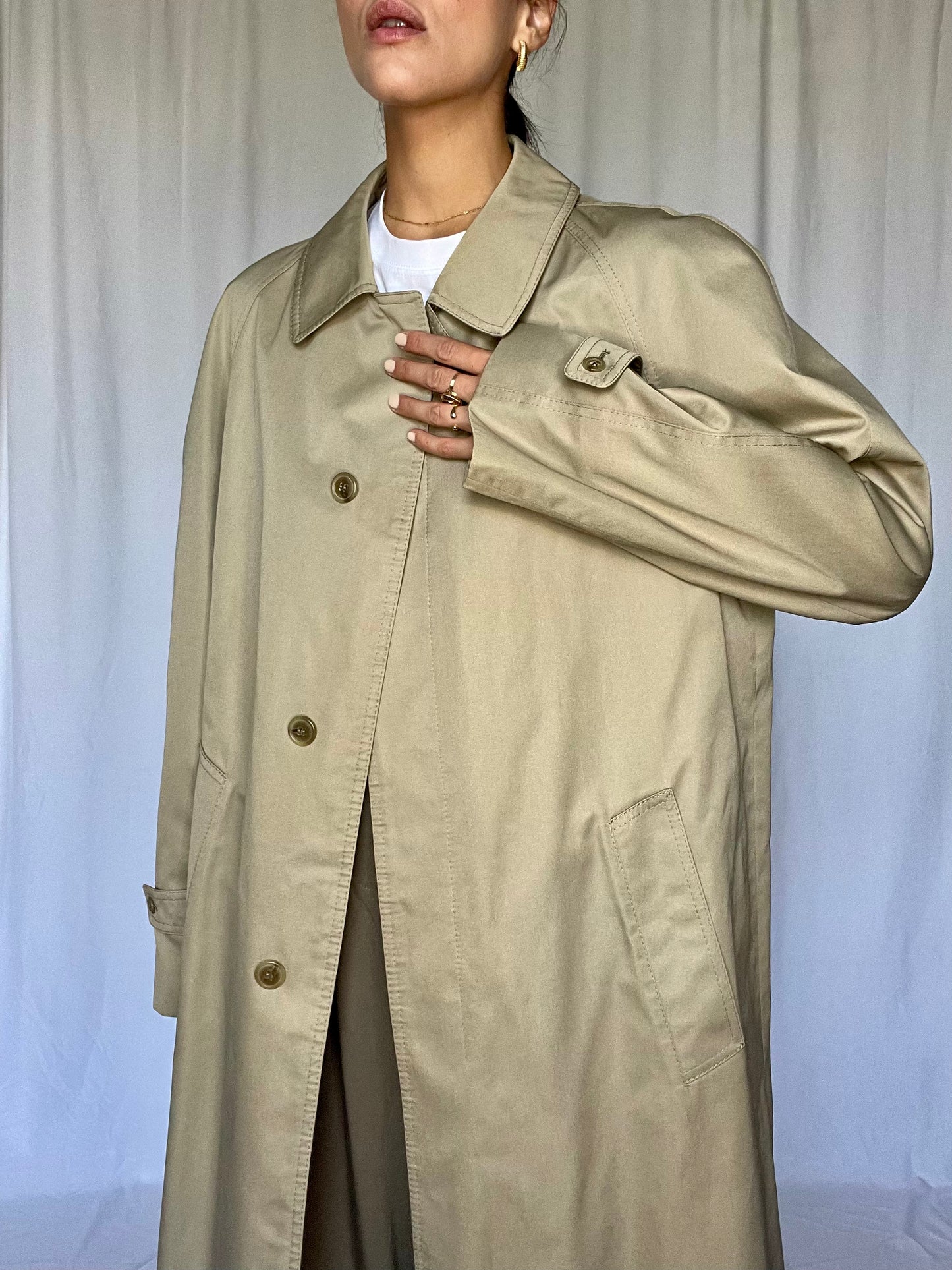 Il trenchcoat senza cintura