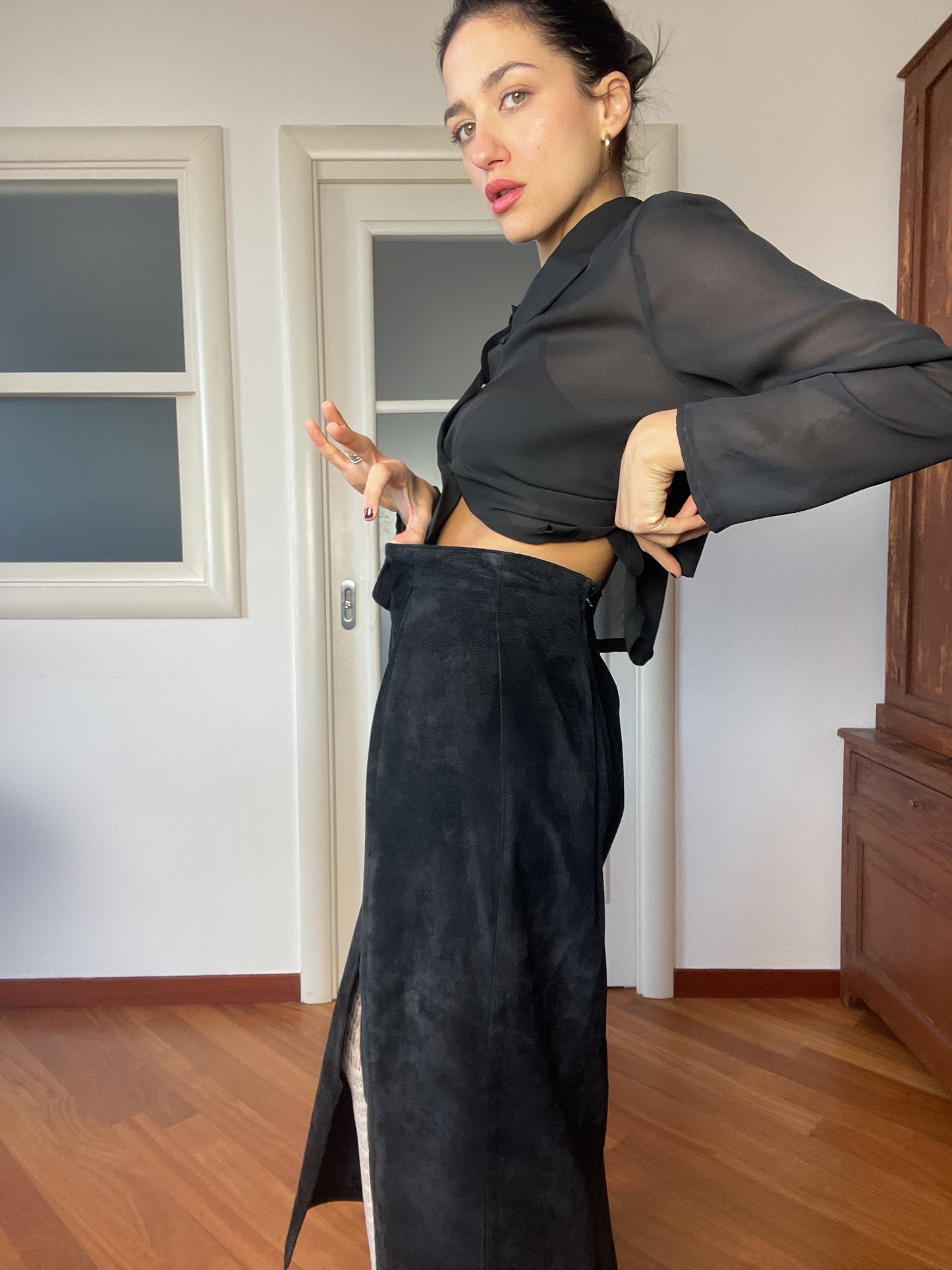 The suede dark blue pencil skirt