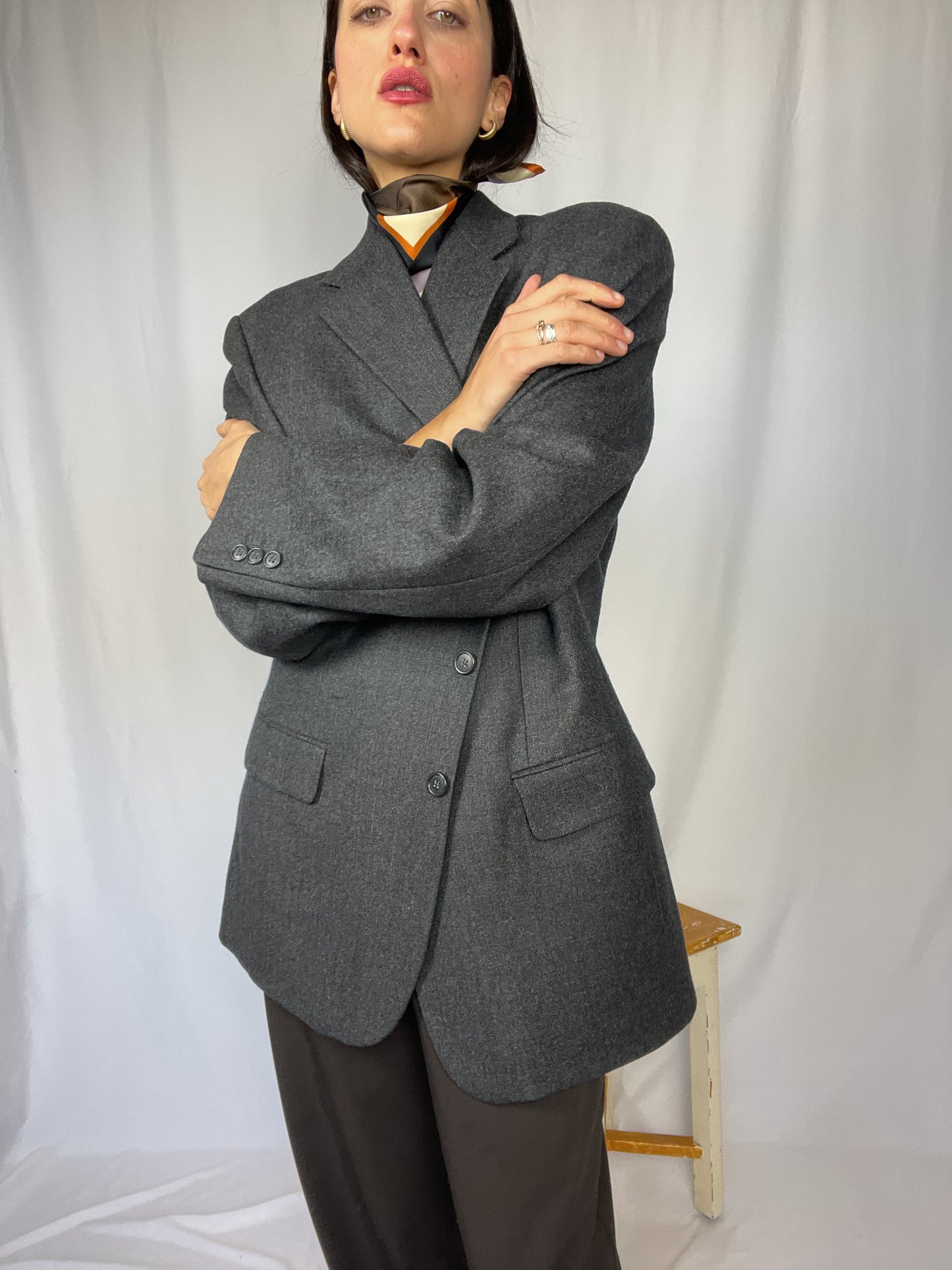 The oversized dark grey blazer