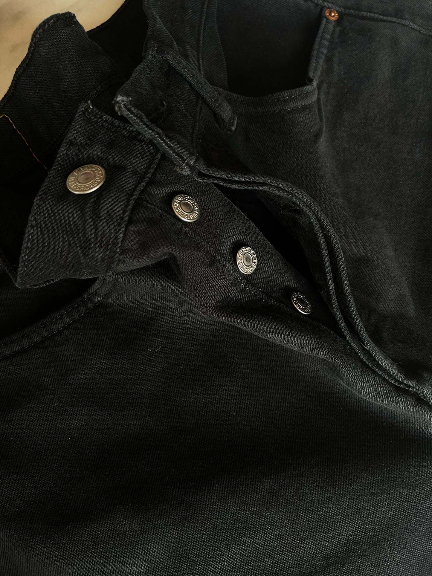 Indispensabili black Levi's 501