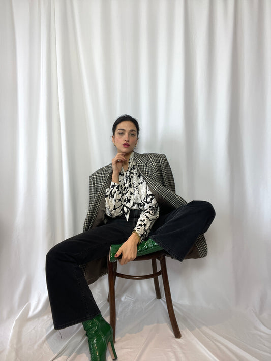 The tailoring black & white blouse