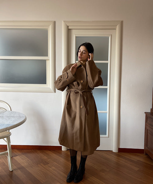 L’indispensabile camel coat per lui e per lei