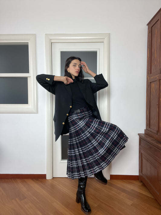The Burberry wool tartan skirt