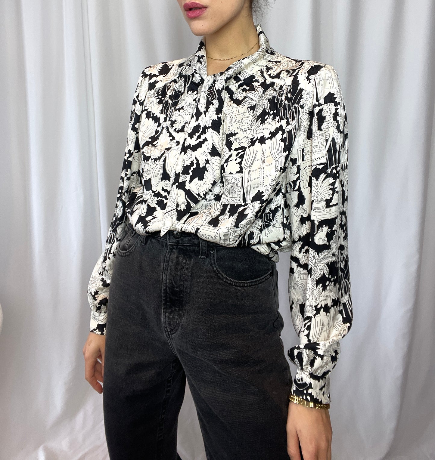 The tailoring black & white blouse