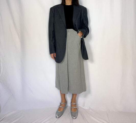 The light grey essential skirt