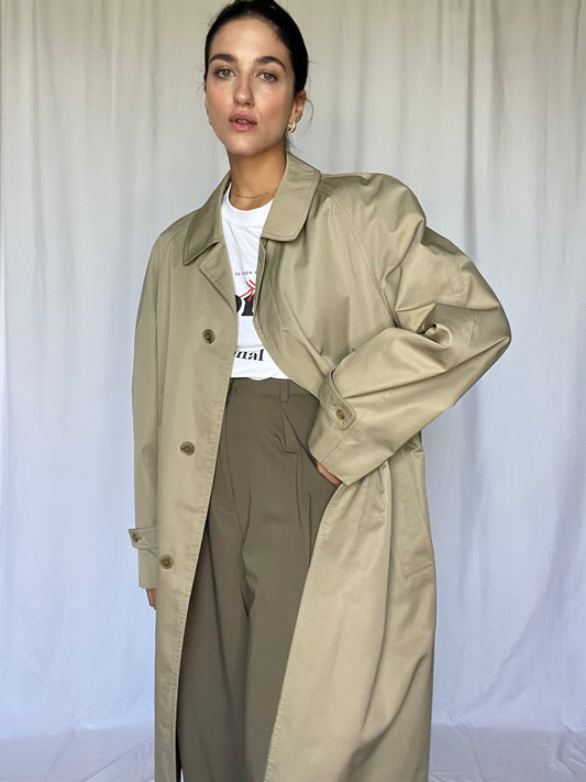 Il trenchcoat senza cintura