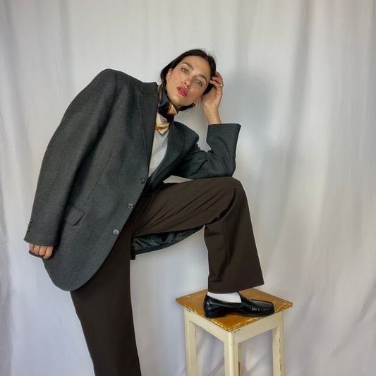 The oversized dark grey blazer