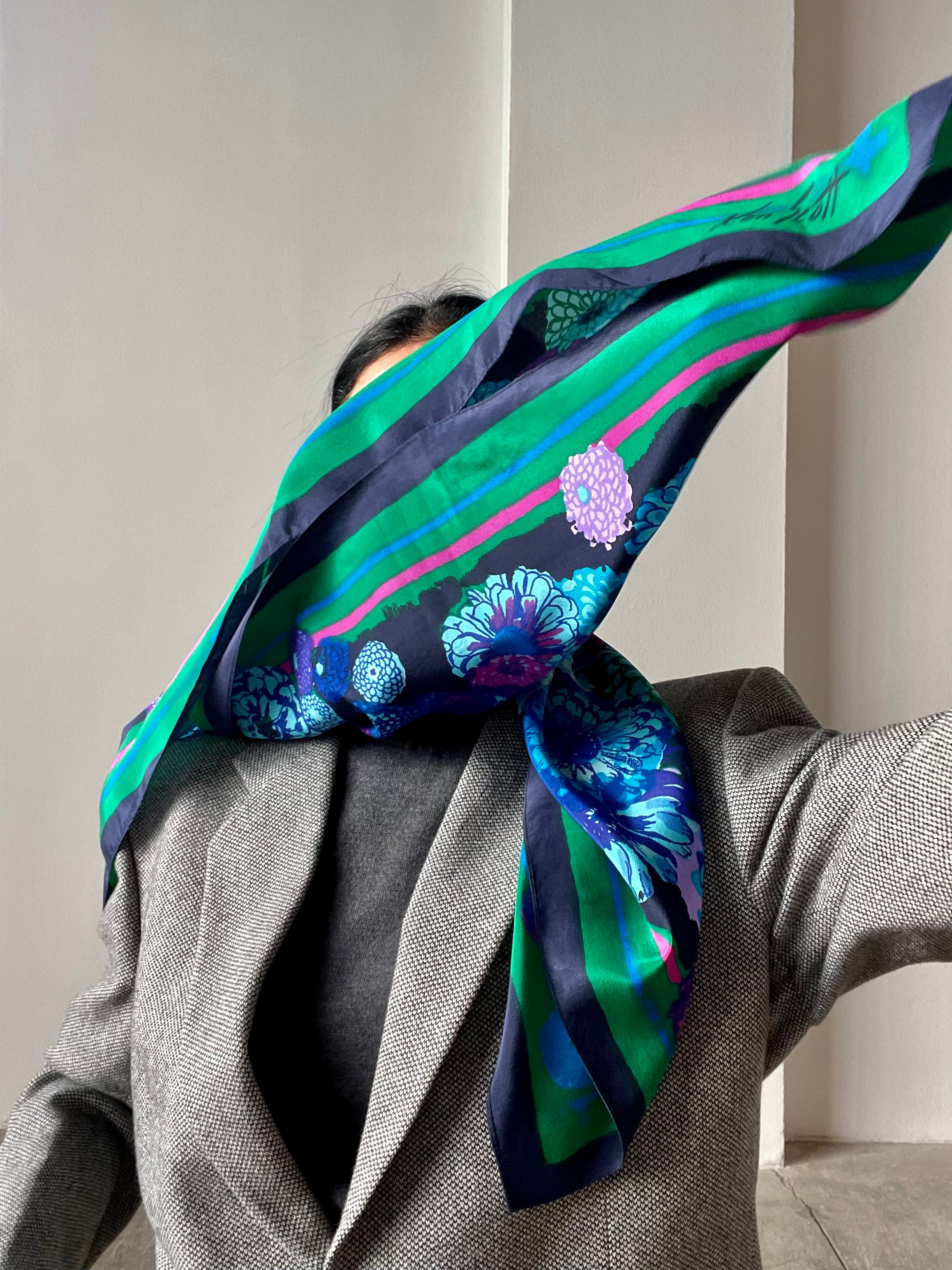 Authentique Foulard Ken Scott / Ken Scott Silk Scarf Authentique Foulard Ken Scott / Ken Scott Silk Scarf